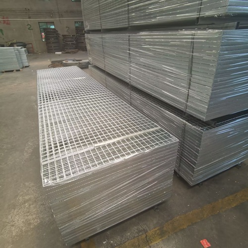 商業(yè)街區(qū)鋼格柵：美觀(guān)與安全兼顧的鋪裝方案