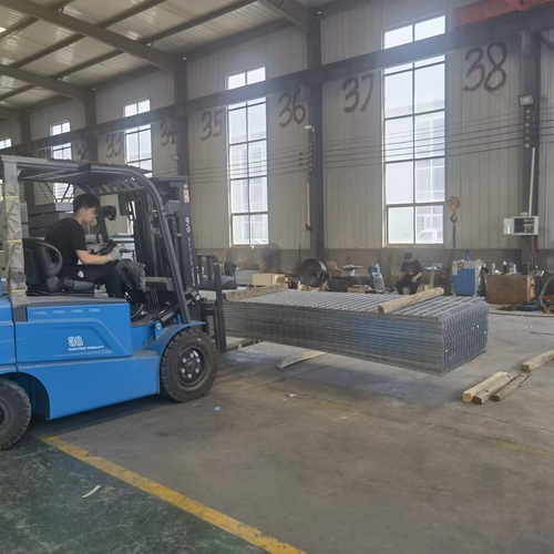 從工廠到市政，鋼格柵如何撐起工程建設(shè)半邊天？