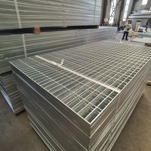 鋼格柵知識(shí)科普：材質(zhì)、規(guī)格如何影響使用效果？