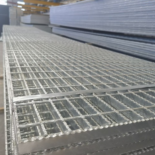 鋼格柵對比傳統(tǒng)材料，優(yōu)勢竟有這么多？