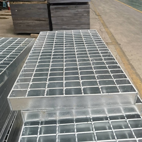 鋼格板在城市廣場中的創(chuàng)新應用