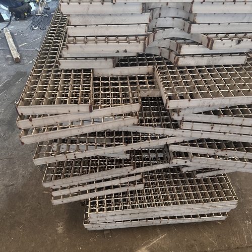 別小看它，這塊鋼格柵板背后藏著大學(xué)問