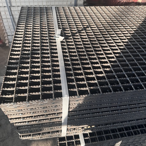 環(huán)衛(wèi)工程鋼格板常見(jiàn)用途與選型