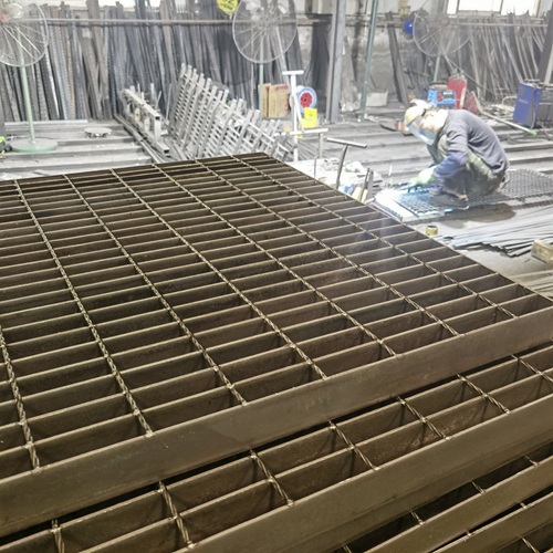 港口貨場鋼格板用途及抗碾壓性能