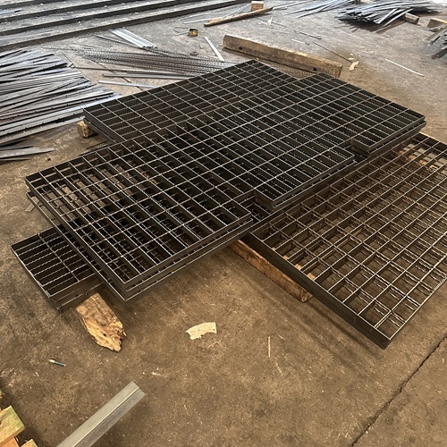 大型壓焊設(shè)備生產(chǎn)鋼格板質(zhì)量?jī)?yōu)勢(shì)